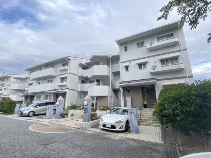 コンフォール学園緑が丘第２団地28号棟の外観|おしゃれな外観です