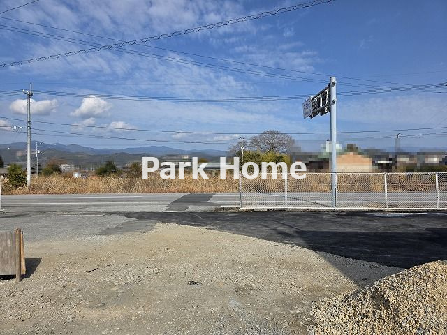 南国市篠原　新築戸建ての前面道路含む現地写真