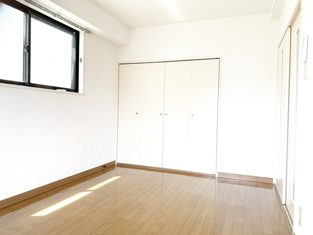 メゾンベールの洋室|窓側からのアングルです☆