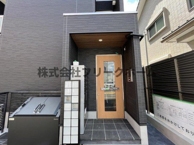 三鷹市深大寺２丁目のアパートのエントランス