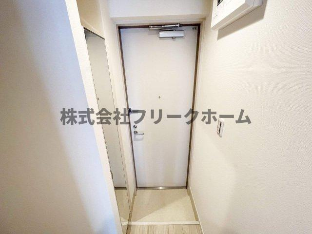 三鷹市深大寺２丁目のアパートの玄関