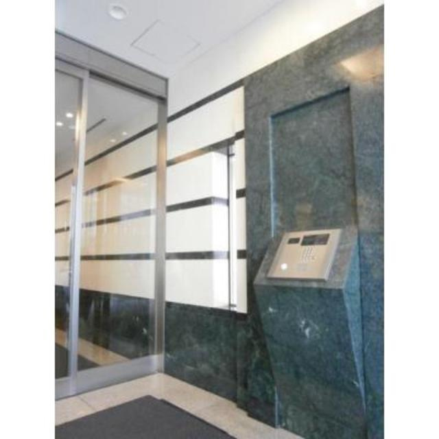 ガーネットコート四谷のエントランス