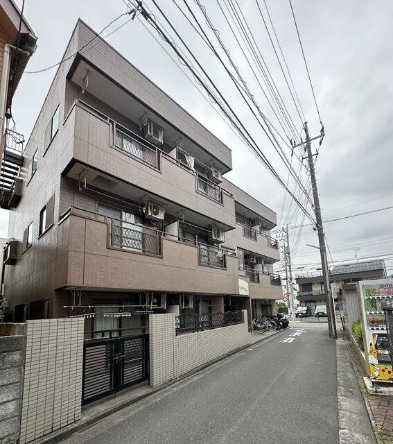 ビルドハピネスのエントランス