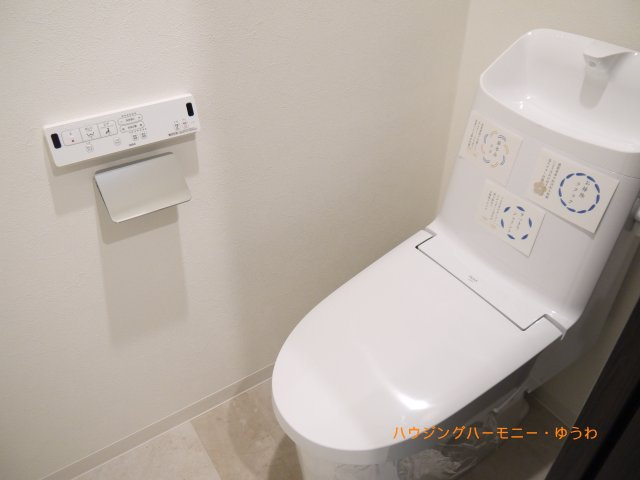 【トイレ】 | エクセル北池 | リモコンでワンタッチ操作が可能な節水型温水洗浄トイレ