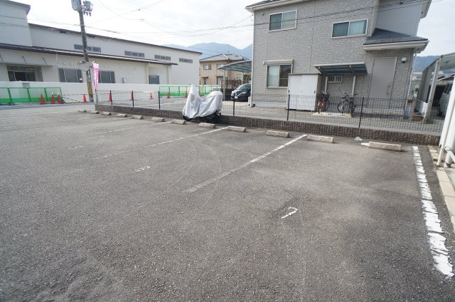 グランドソレーユの駐車場