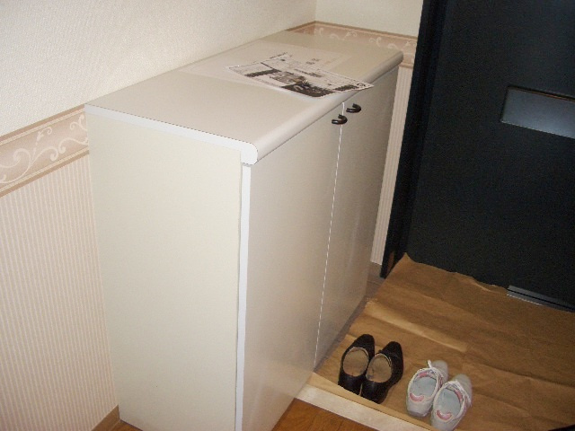 フジ・ヴェール法蓮寺山の玄関|明るい玄関です