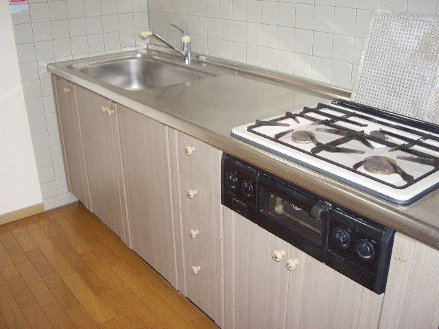 フジ・ヴェール法蓮寺山のキッチン|3口システムキッチン
