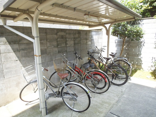 ノーザンハウスのその他|駐輪場には屋根が付いております☆