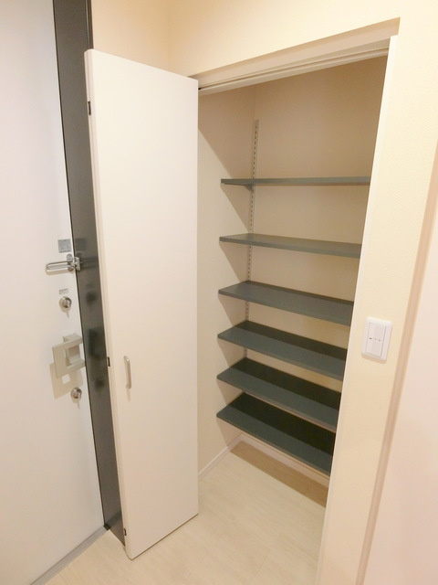 グランビュー高幡の玄関|★大型シューズボックス★