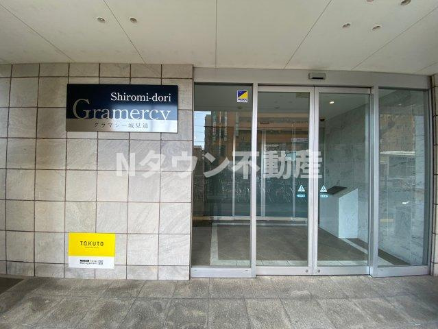【エントランス】 | Gramercy Shiromi-dori | 清潔なエントランスです