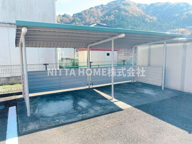 ラフレシールのその他共用部分|屋根付きの駐輪場は無料です★