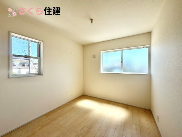 リーブルガーデン　第6下野小金井　２号棟の洋室|広々とした洋室です♪お子様の成長に伴って増えていく荷物にも対応できます！
