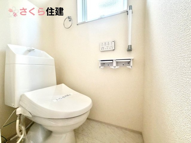 リーブルガーデン　第6下野小金井　２号棟のトイレ|トイレは各階完備。夜、トイレに起きても、2階の寝室から1階のトイレに降りる必要はありません。