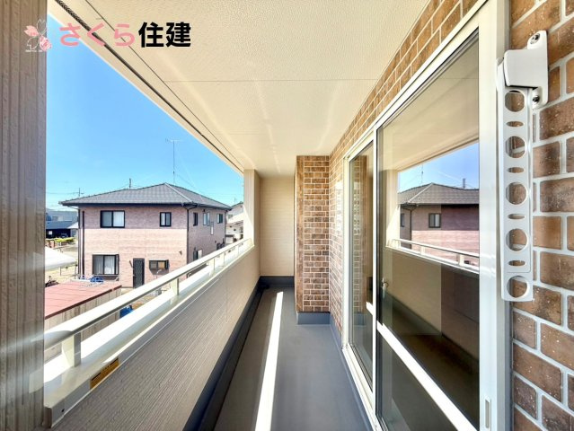 リーブルガーデン　第6下野小金井　２号棟のバルコニー|急な雨でも安心なインナーバルコニー♪家族全員分の布団もゆったり並べられるます♪
