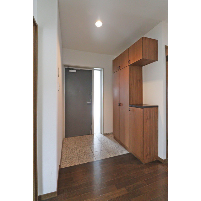 エルタウン学園Ⅳ　113号棟　Ｃ棟の玄関