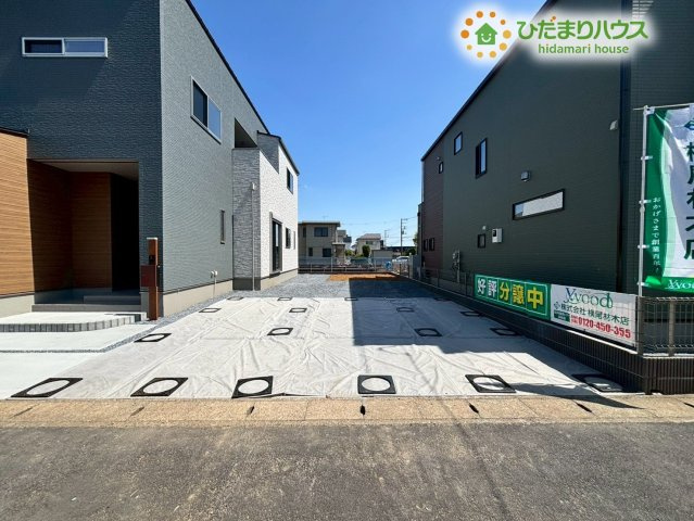 深谷市上柴町　第39期　新築一戸建て　ワイウッドコート　02の駐車場|敷地内には2台分駐車できるカースペースをしっかり確保！
並列駐車ができるのでお車の出し入れもしやすい♪