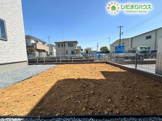 深谷市上柴町　第39期　新築一戸建て　ワイウッドコート　02の庭|広々としたお庭スペースです！
陽当りがとても良いため、夏場にお子様用のビニールプールを出して水遊びを楽しんだり、プランターを並べてご家族で家庭菜園を始めたりと、様々な使い方が楽しめます♪
