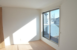 【洋室】 | 浦和区本太５丁目【築浅未入居】 | 一人ひとり違う「快適な条件」を実現するため内装はシンプルに統一しています。飾り過ぎず拘り過ぎないデザインです。