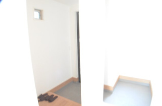 【玄関】 | 浦和区本太５丁目【築浅未入居】 | 収納も充実しています。各居室の他、シューズクロークスペースやウォークインクローゼットなど個性が光ります。