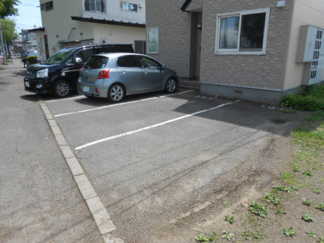 エイブルハイツの駐車場