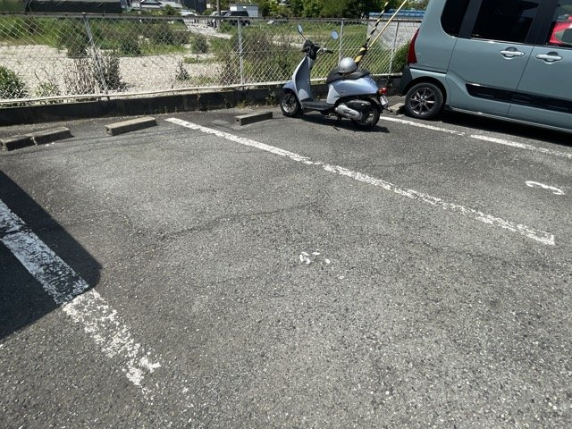 ホワイトハウスＴの駐車場