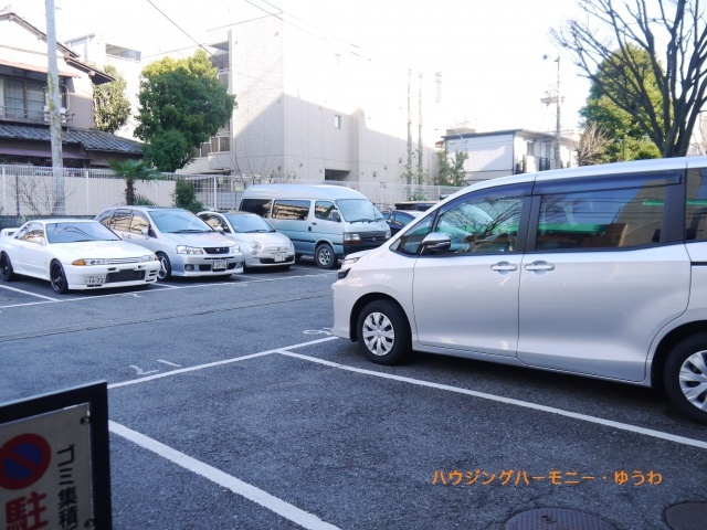 【その他共用部分】 | メゾン常盤台 | 広々した駐車場があります。