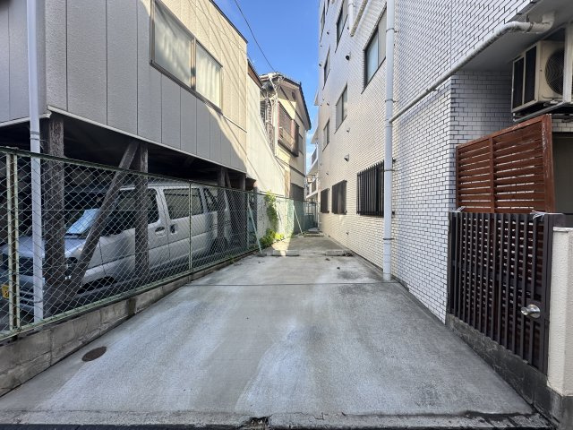 川崎市多摩区菅北浦３丁目の賃貸マンションの駐車場