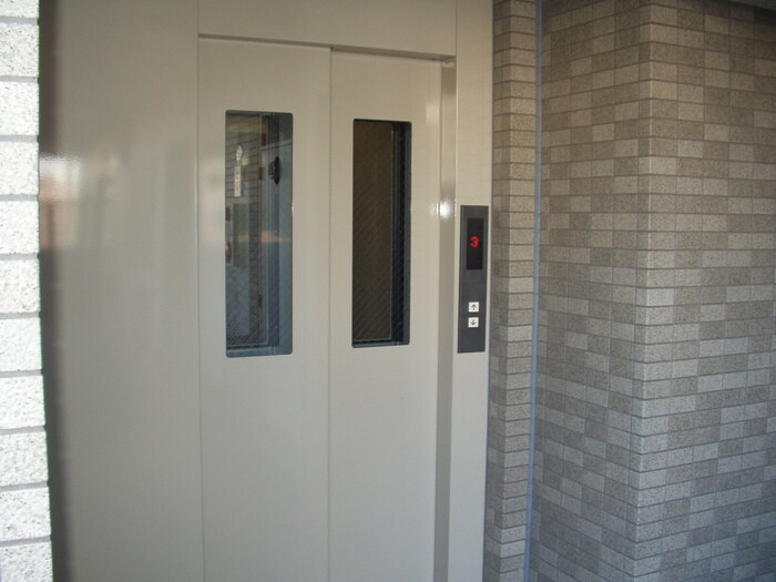 カラット中川のその他共用部分|エレベーター