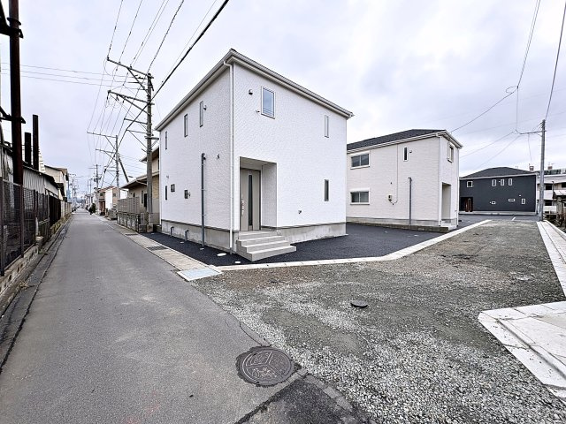 新築戸建・新築建売　郡山市昭和第9　芳賀小・第四中の前面道路含む現地写真|車通りが少なく静かな住宅街に立地♪前面道路も穏やかな雰囲気でゆったりとした暮らしができます♪