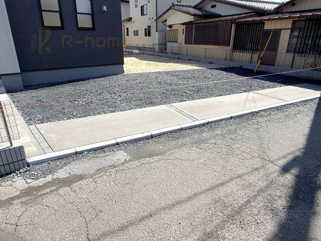 石岡市府中第1　新築戸建て　1号棟の駐車場|カースペースは3台完備。ゲスト用のスペースも確保できますね♪
