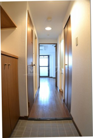 リーガル西長堀の玄関