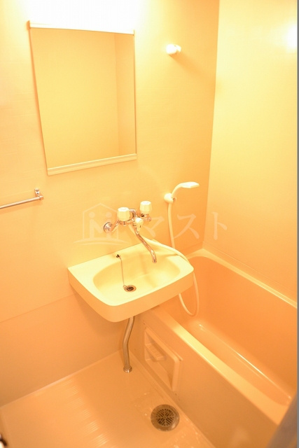 リーガル西長堀の浴室