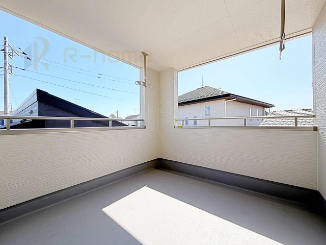 石岡市府中第1　新築戸建て　2号棟のバルコニー|急な雨でも安心のインナーバルコニー♪忙しいご夫婦も大満足♪