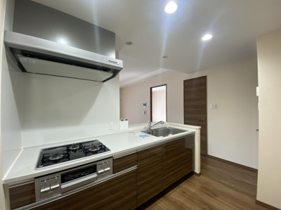 【キッチン】 | ロイヤルガーデン大元駅北 | 別号室の写真です