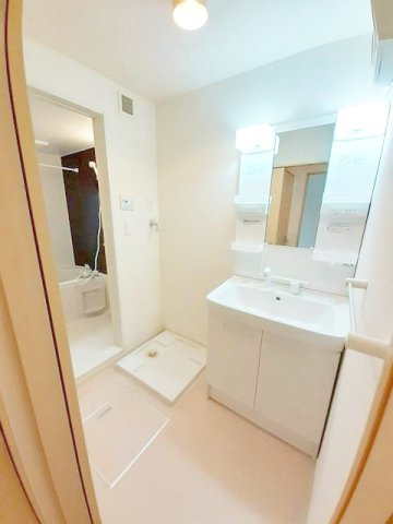 グラン　ミラージュの洗面所|シャワー付き洗面台で身支度はバッチリ◎