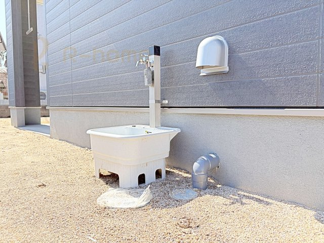 石岡市府中第1　新築戸建て　3号棟の設備|便利な立水栓付き！洗車や水やりもラクラク♪