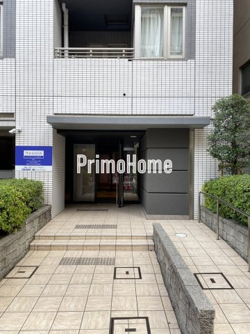 レジディア文京湯島のエントランス