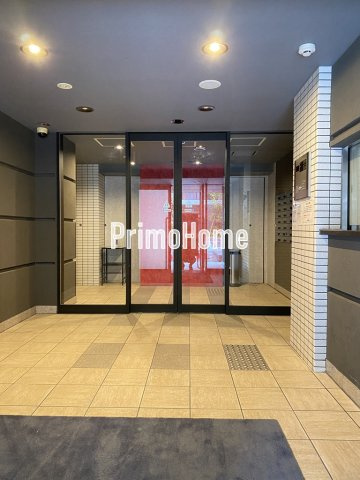 レジディア文京湯島のエントランス