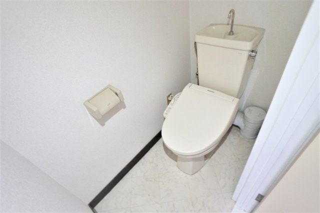 JAIRO薬園台のトイレ|※別のお部屋の写真です