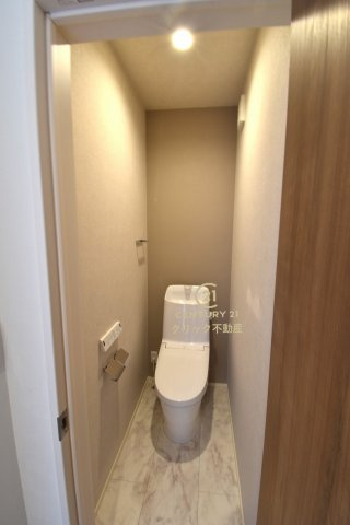 YAMADA HOMES  土浦市右籾　限定1棟！のトイレ|１階と２階、２ヶ所に清潔なトイレ。温水洗浄便座付きです。
毎日使う空間と機能だから、いつまでも清潔なスペースであってほしいのがトイレです。