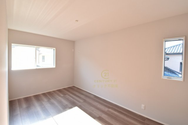YAMADA HOMES  土浦市右籾　限定1棟！の洋室|採光バッチリ・通風良好です。
たっぷり差し込む陽光がお部屋を明るく照らします！