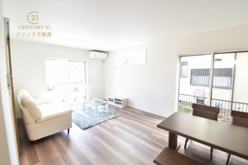 YAMADA HOMES  土浦市右籾　限定1棟！の外観|荒川沖駅車6分。右籾小徒歩24分、土浦第六中徒歩40分。
土浦竜ケ崎線近く。周辺施設充実で生活利便性◎
幹線道路へのアクセス良好で通勤、お買い物も便利です♪