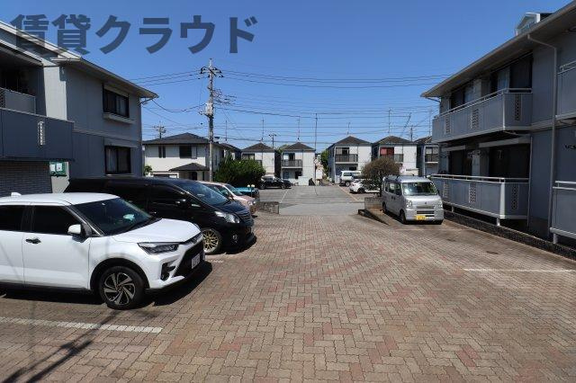 メゾンフォレスト　Ｂの駐車場|駐車場があるので、車を買う予定の方も安心です