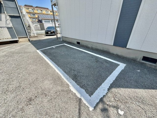 シャトー三木の駐車場