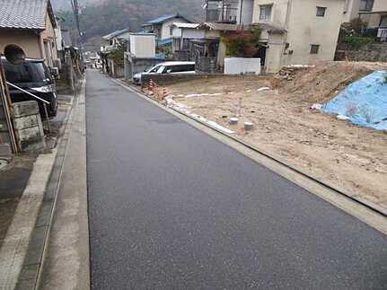 広島市東区上温品４丁目　土地の前面道路含む現地写真