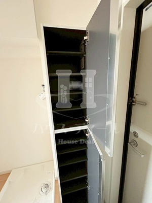 【玄関】 | レピュア蓮根レジデンスⅡ | 収納もある玄関です