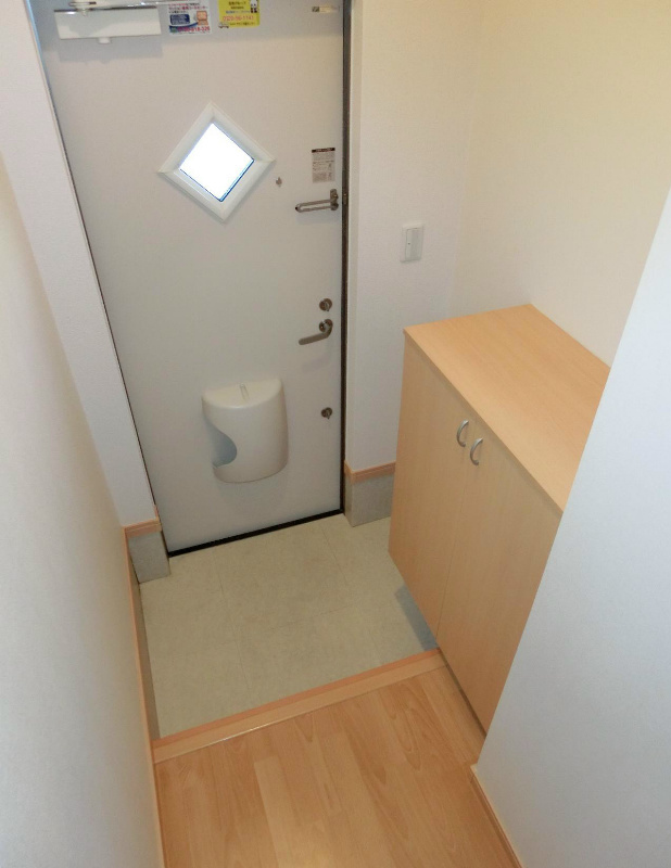 ルミエールマゴジVの玄関|明るい玄関です