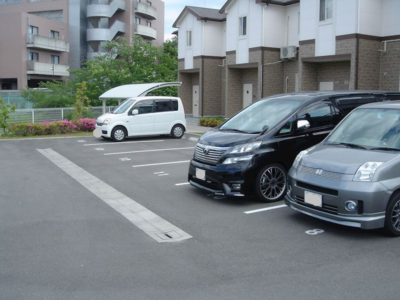 ルミエールマゴジVの駐車場|駐車場完備です