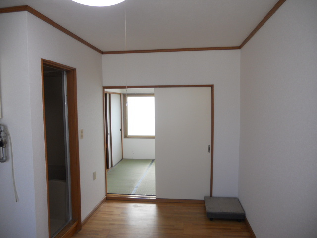 竹栄ハイツの居間・リビング