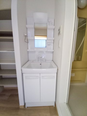 【独立洗面台】 | ダリア新高円寺 | シャワー付き。同設備の別室写真を使用しております。